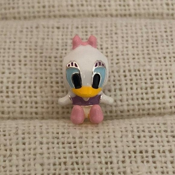 Baby Daisy Duck Charm - Picture 1 of 4